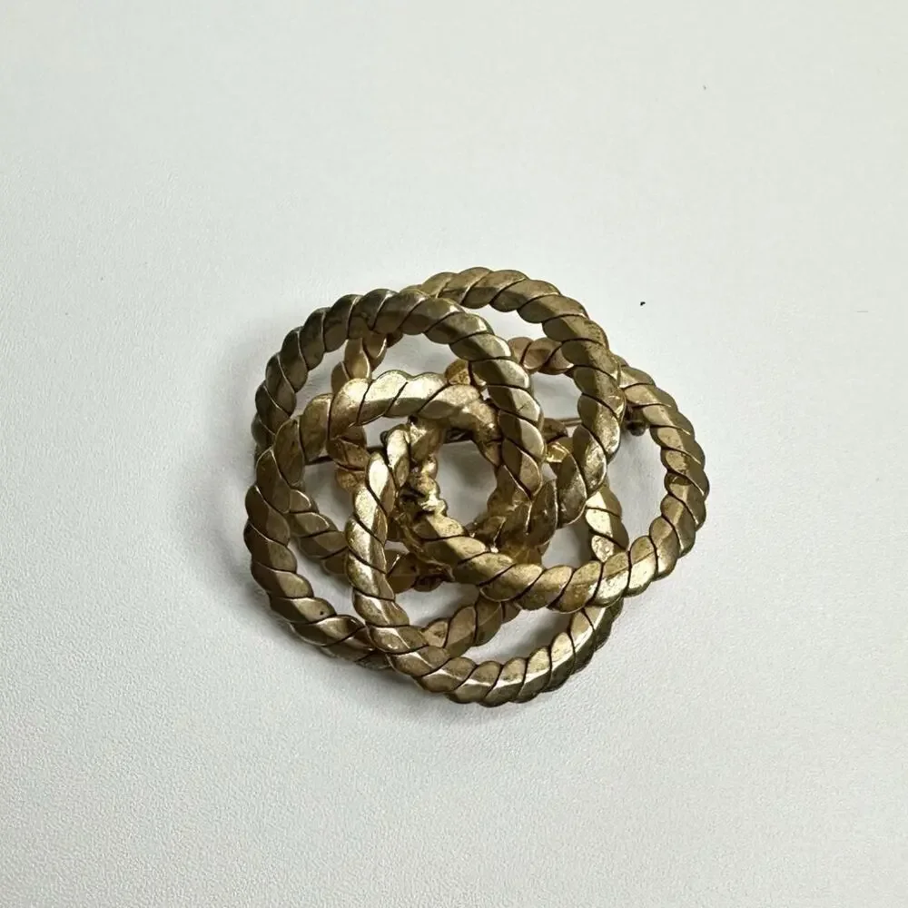 Vintage Gold Knot Brooch Interwoven Circle Pin Timeless Knot Design Jewelry